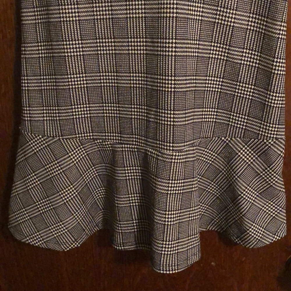 Back and white Plaid dress - Picture 3 of 4